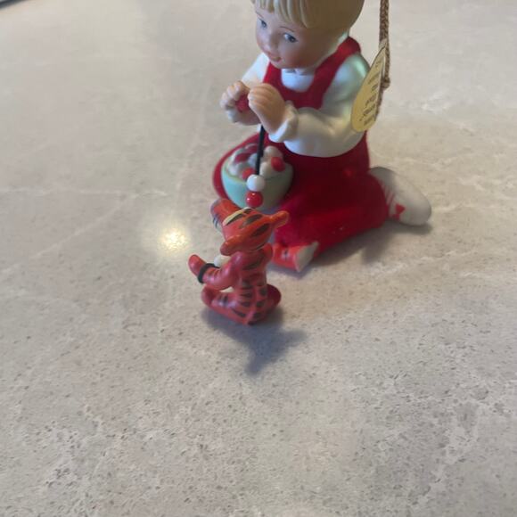 Ashton Drake cranberries and popcorn Christmas ornament a very pooh collectible - Picture 2 of 9